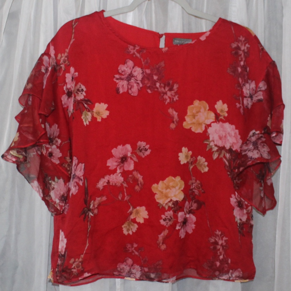 Beautiful Vince Camuto Womens Red Floral Casual Top Sz (M).